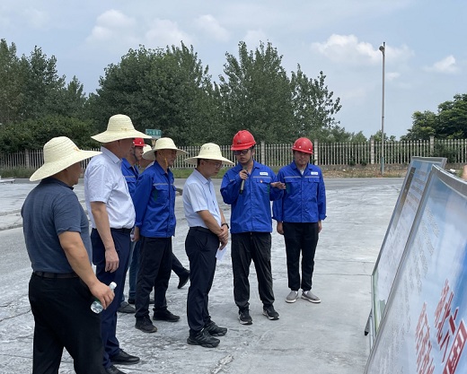 湖北省經信廳領導調研六國化工在鄂兩家企業(yè)工作