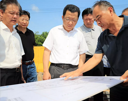 丁純在督導(dǎo)生態(tài)環(huán)境問題整改工作時強調(diào)    堅定扛起生態(tài)環(huán)保政治責(zé)任    堅決守護(hù)好一江清水向東流