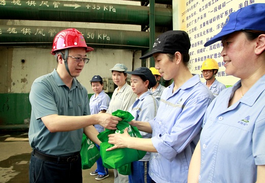 集團公司領(lǐng)導開展高溫慰問活動